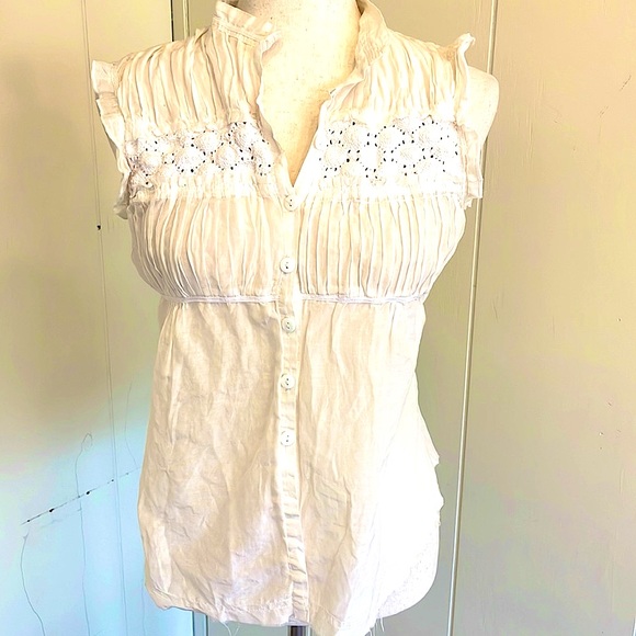 Interlúd Sleeveless Top Large White/ Off White Delicate Gently Worn Embroidery - Picture 4 of 8